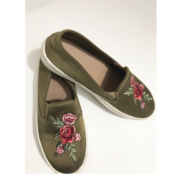 bebe Shoes - 4/$24 Olive Embroidered BeBe Sport Shoe